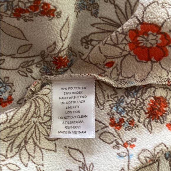 Monteau Los Angeles floral blouse size medium - Picture 5 of 7